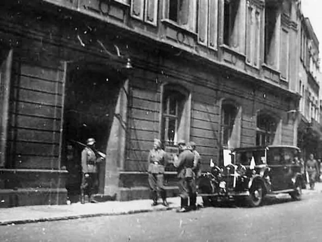 Germans guarding St Helier Town Hall